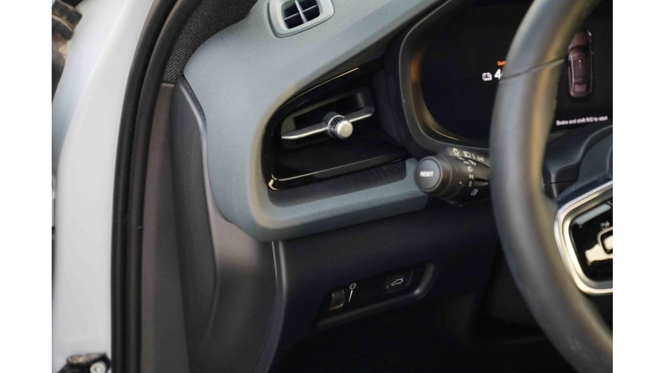 بولستار بوليستار 2 2022 Polestar 2 Mid - أبيض داخل رمادي | سعر التصدير