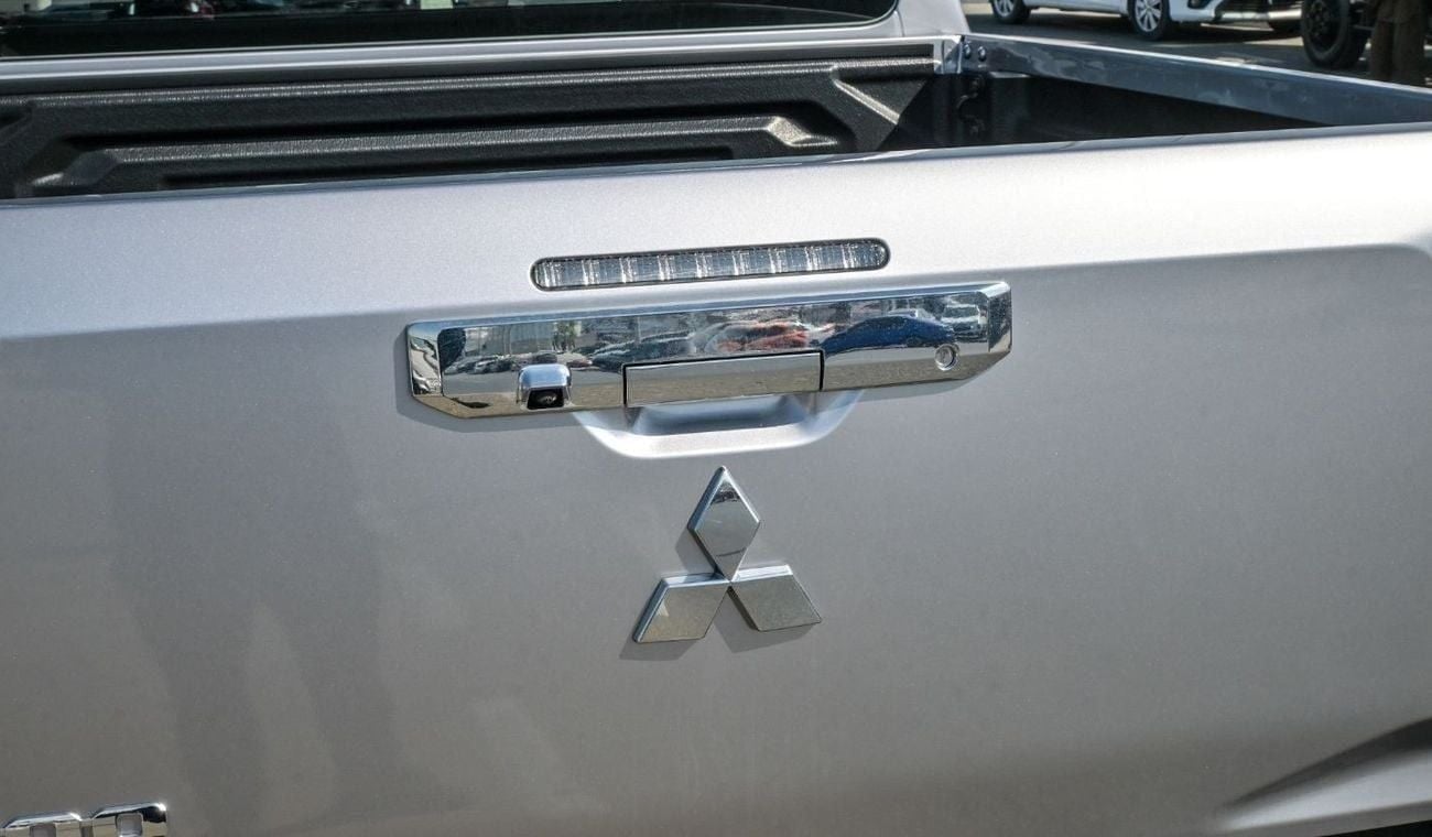 Mitsubishi L200 Brand New Mitsubishi L200 2025 For Export Only ! 2.5L 4WD Diesel GLS | A/T | Silver/Black |L200-GLS-