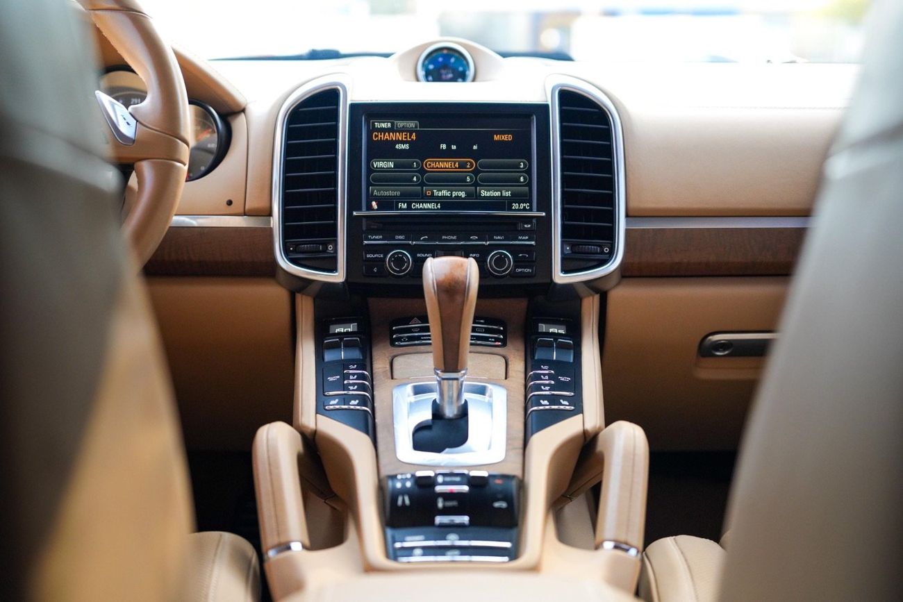 Porsche Cayenne Turbo 4.8L (500 HP)