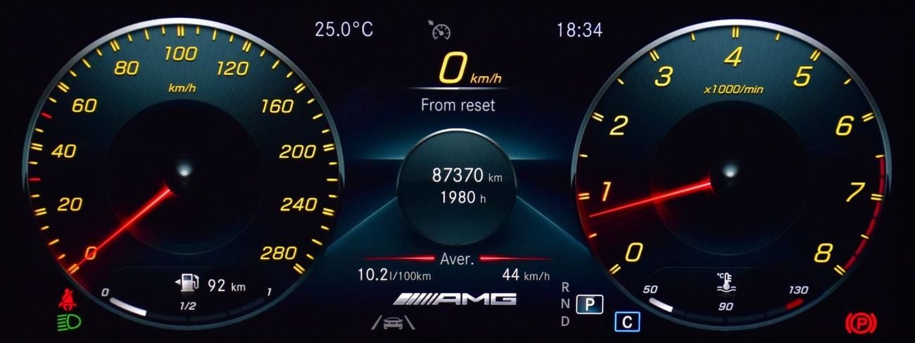 مرسيدس بنز GLA 35 AMG 4MATIC عرض ممتاز لسيارة مرسيدس بنز GLA35 AMG (موديل 2022) باللون الأبيض بمواصفات خليجية