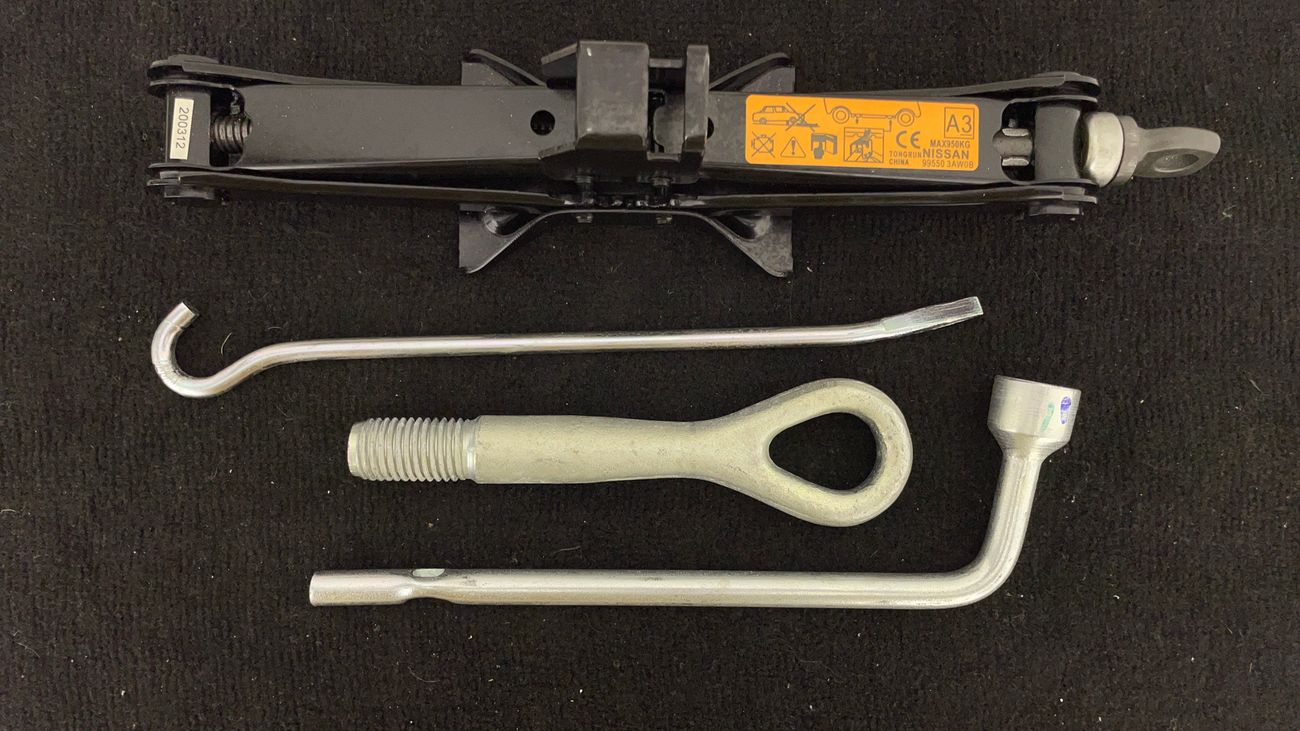 نيسان صني SV 1.5 | بدون دفعة مقدمة | اختبار القيادة في المنزل