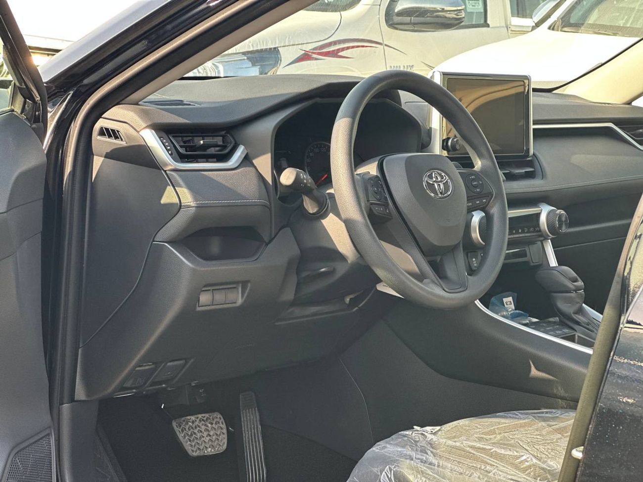 Toyota RAV4 2.5L PTR A/T // 2025 // Mid With Sunroof , Wireless Charge , DVD&Back Camera // Special Offer // By 