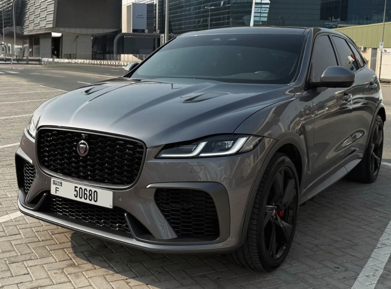 جاكوار F بيس SVR 5.0L