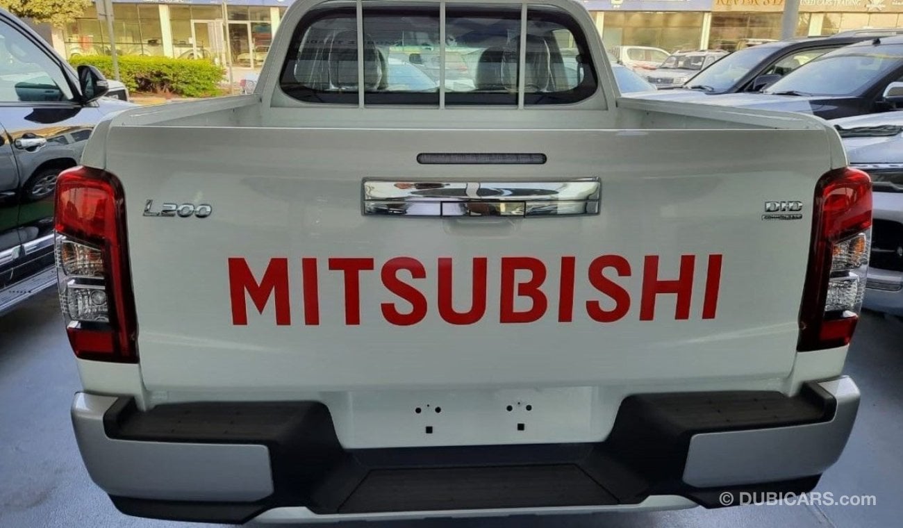 Mitsubishi L200 Double Cabin, 4X4, 2.4L, Petrol, Manual Transmission, LHD