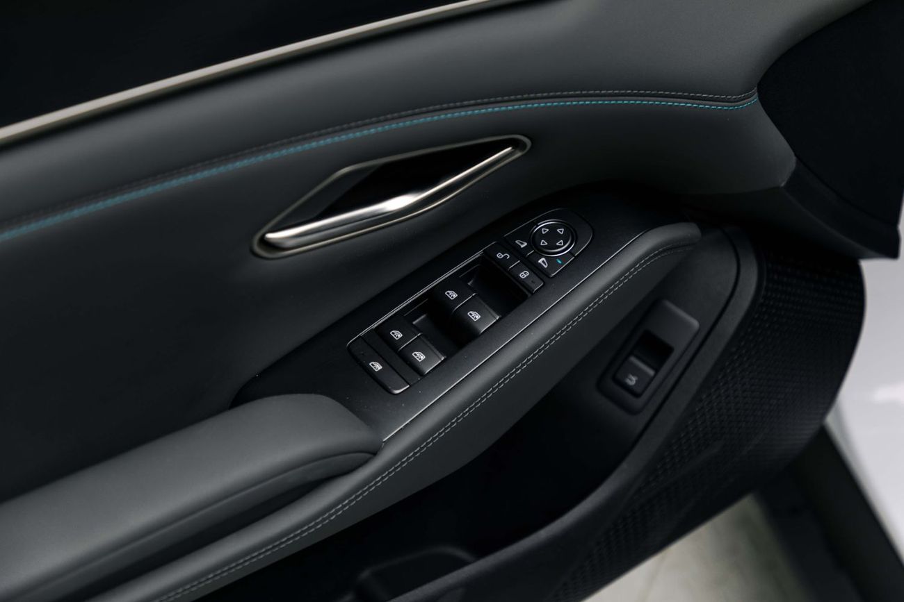 BYD Qin L DM-i ID Superior 1.5L - White Inside Grey | Export Only