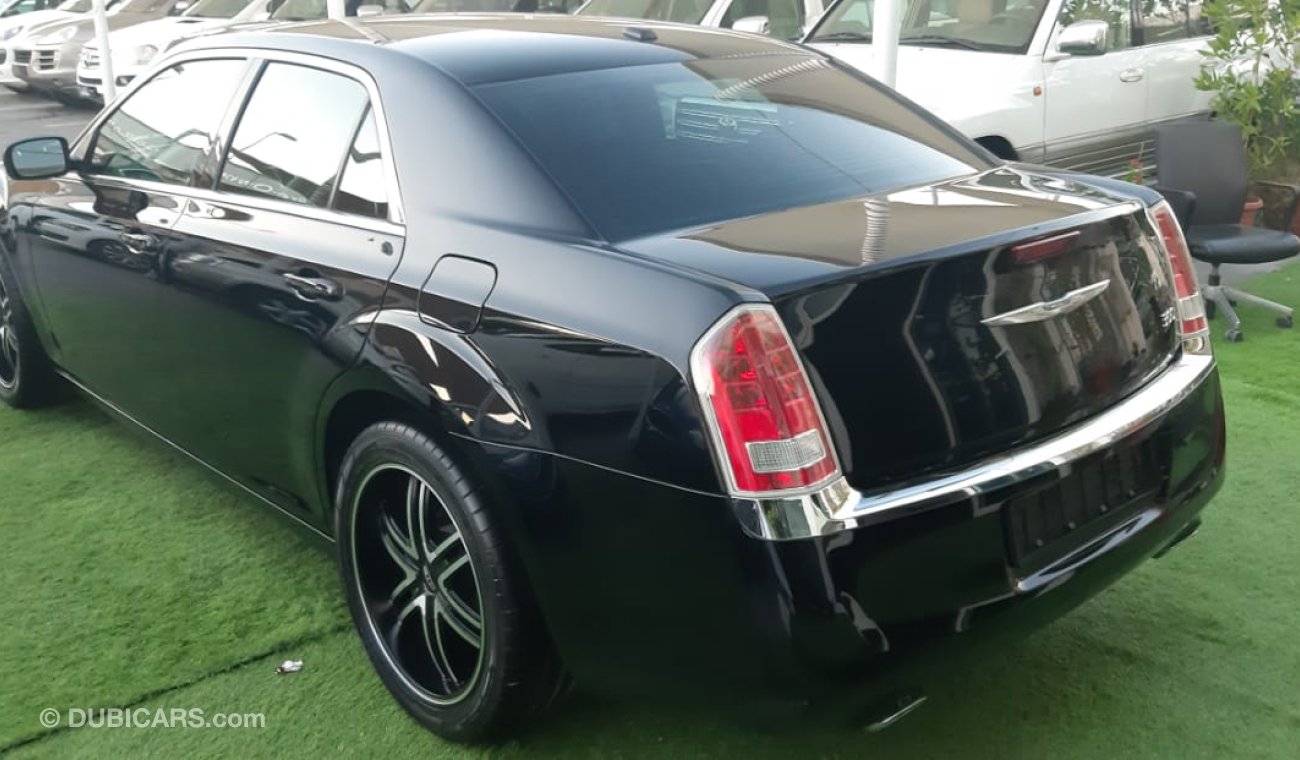 Chrysler 300 Import - No. 2 - Cruise Control - Alloy Wheels - Leather, in excellent condition, without any costs