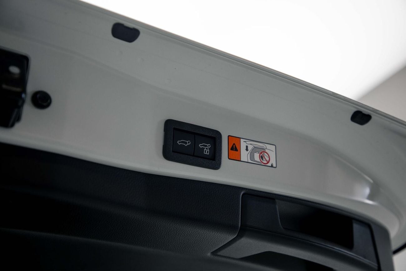 Toyota RAV4 XLE 2.0L - Platinum White Inside Black | Export Only