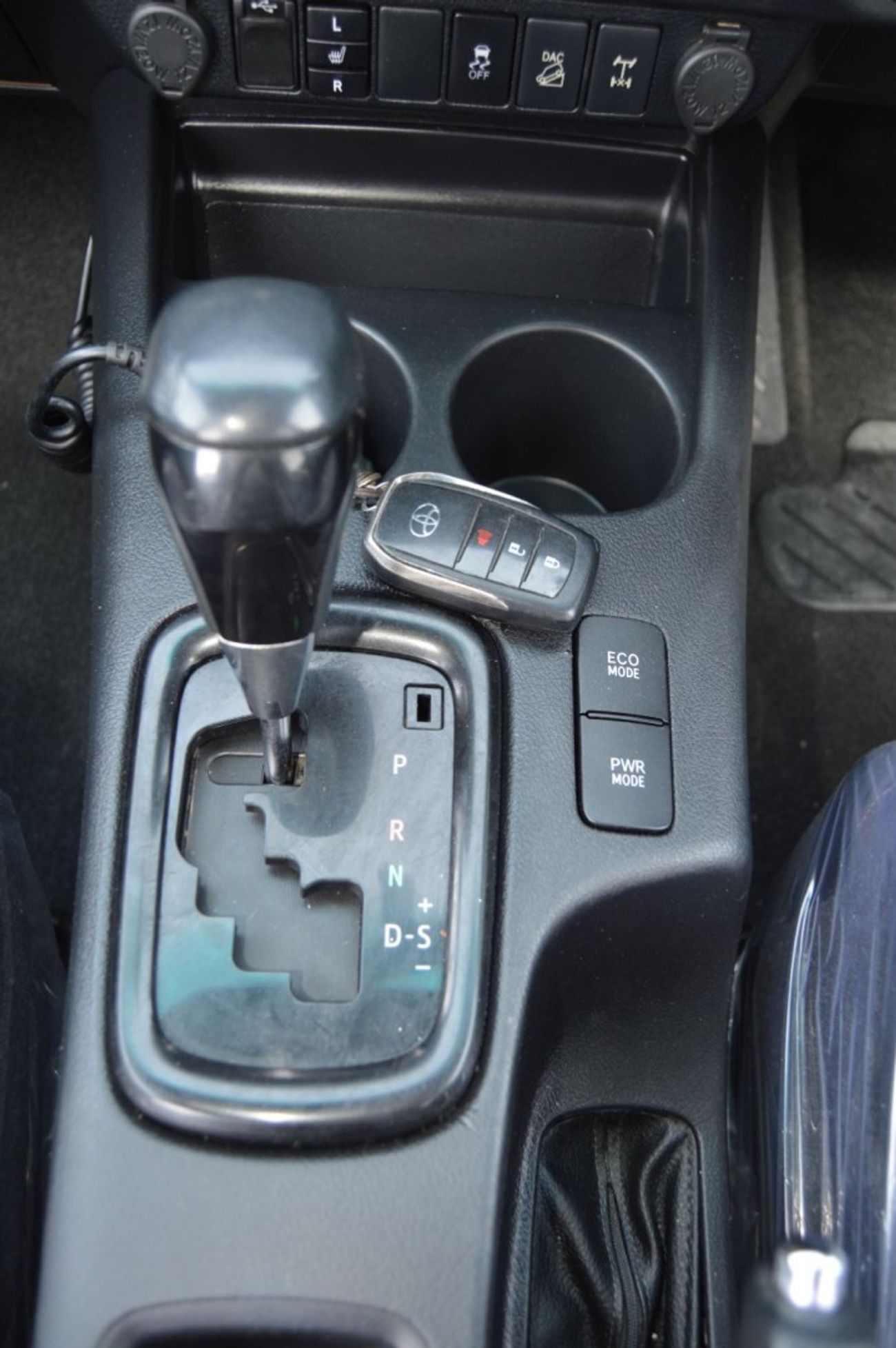 Toyota Hilux RUGGED X Full Option