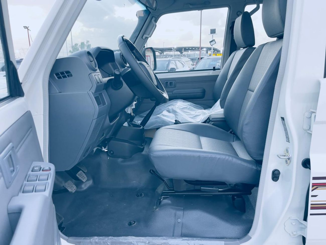 تويوتا لاند كروزر بيك آب Std 4.0L Double Cab Utility 4WD