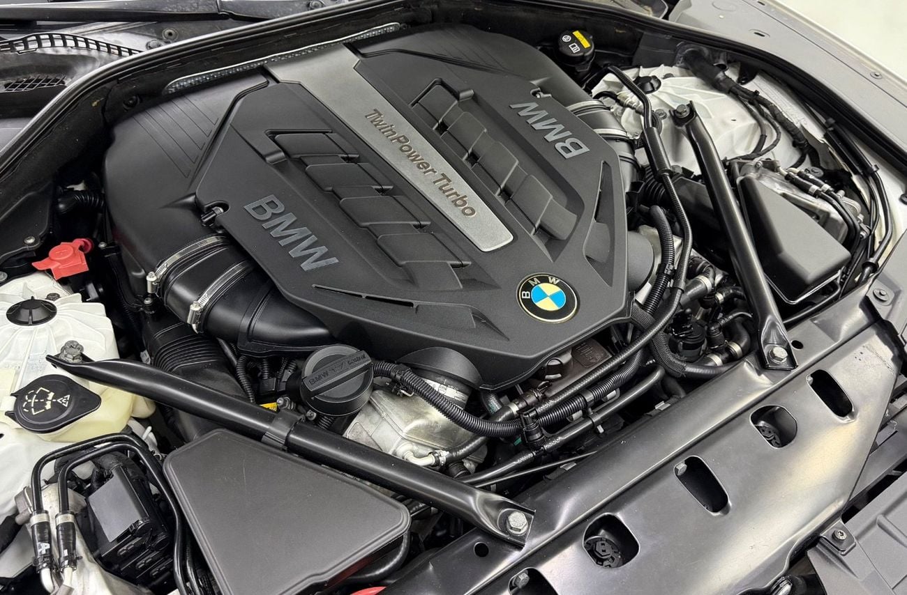 BMW 750Li Luxury 4.4L (443 HP)