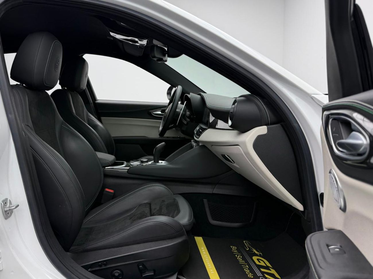 ألفا روميو جوليا Quadrifoglio 2.9L (510 HP) 2020 Alfa Romeo Giulia ,Gargash Warranty+Service Contract+Full Service Hi