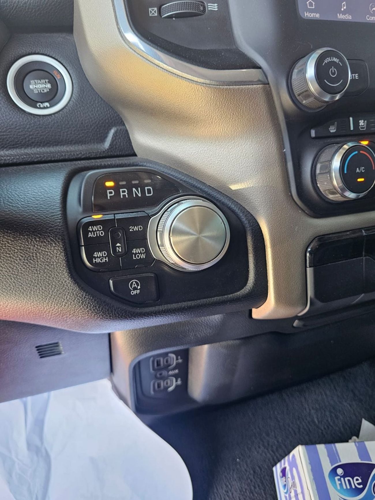 RAM 1500 Laramie 5.7L (6 Seater)