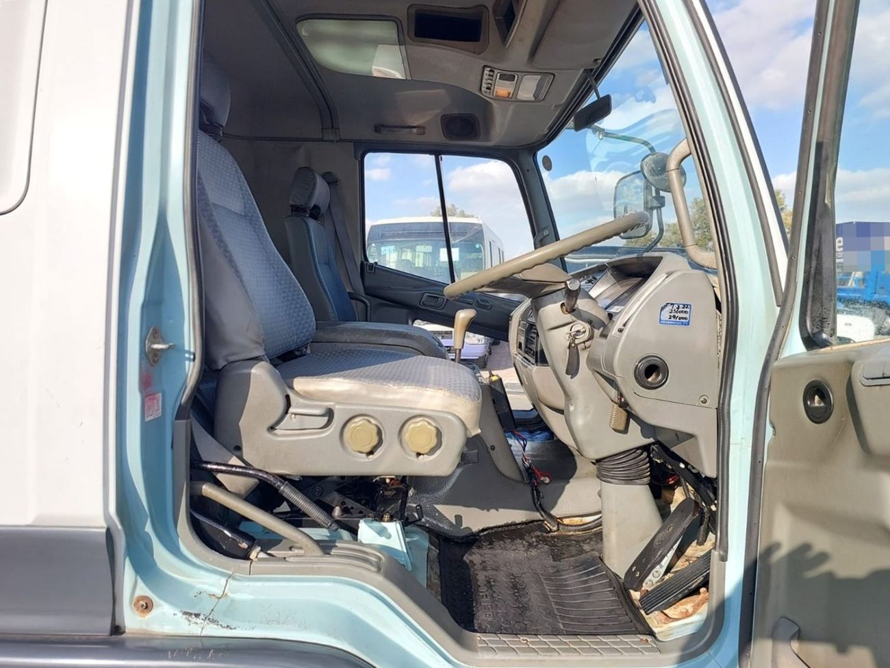 ميتسوبيشي فايتر MITSUBISHI FIGHTER 6D17 TRUCK RHD 1995 MODEL 8.2 L DIESEL MANUAL(PM21127)