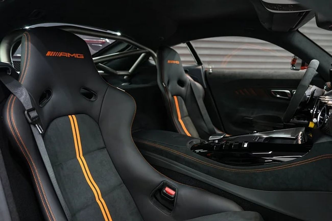 مرسيدس بنز AMG GT Black Series | Full Carbon Fiber Body Kit | GCC Spec!!