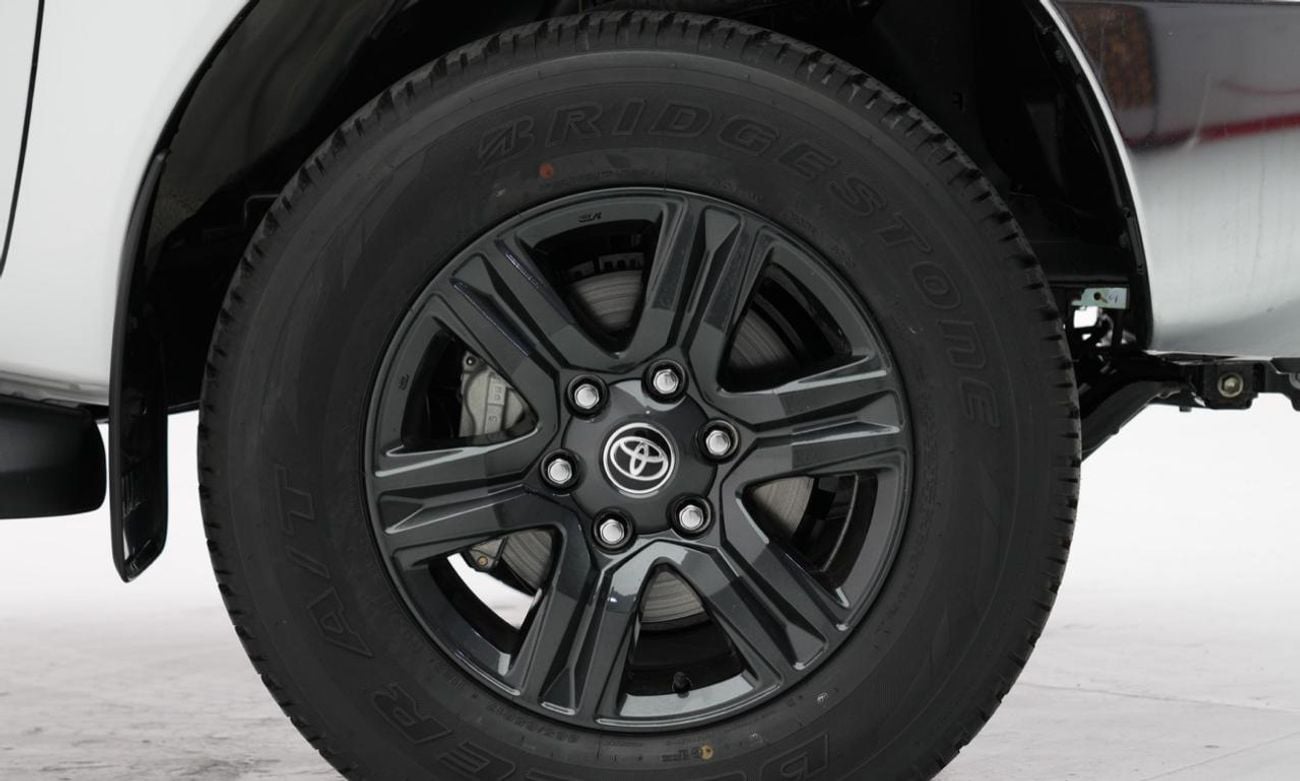 Toyota Hilux SR5 (NON GCC)