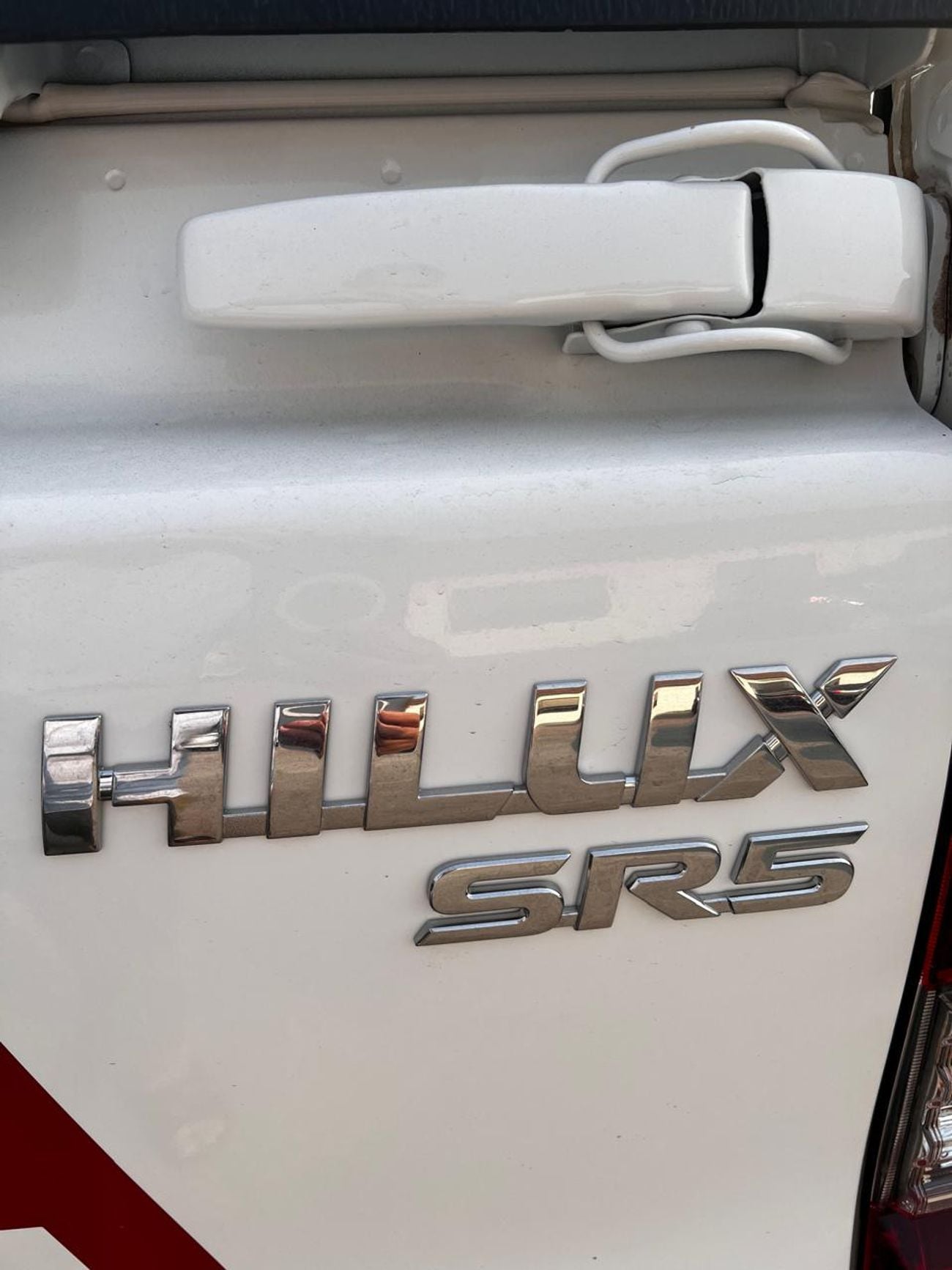 Toyota Hilux SGLX S GLX 2.4L 4WD A/T Toyota Hilux DC S/GLX 2.4L 4WD A/T