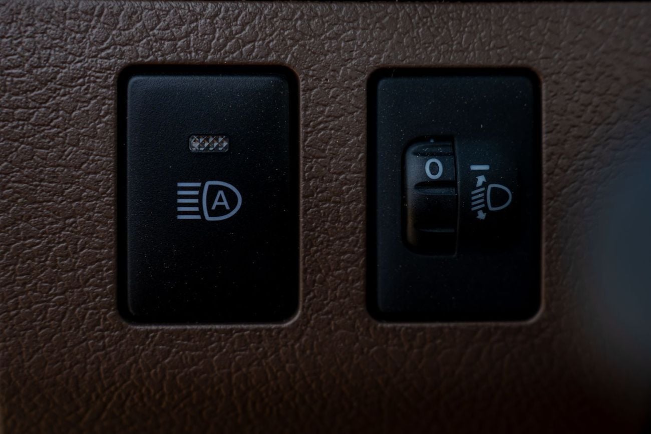 تويوتا لاند كروزر Toyota Land Cruiser Pickup LC79  S-C (4.0L  P A-T M-2025