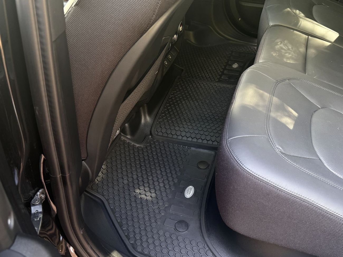 لاند روفر ديفندر 110 X P425 5.0L V8 IN RIGHT HAND DRIVE