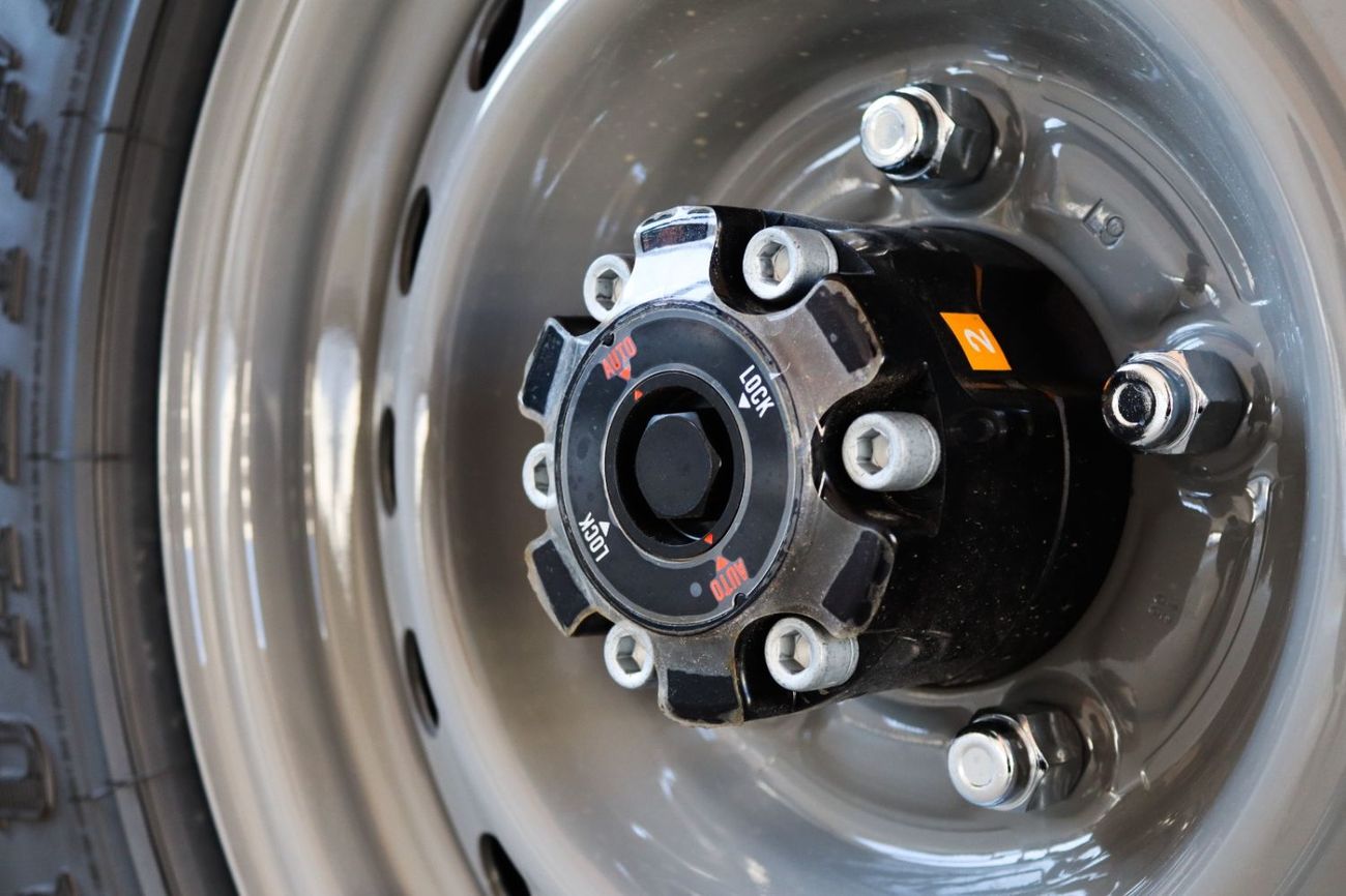 Toyota Land Cruiser GRJ 76 4.0 V6 M/T