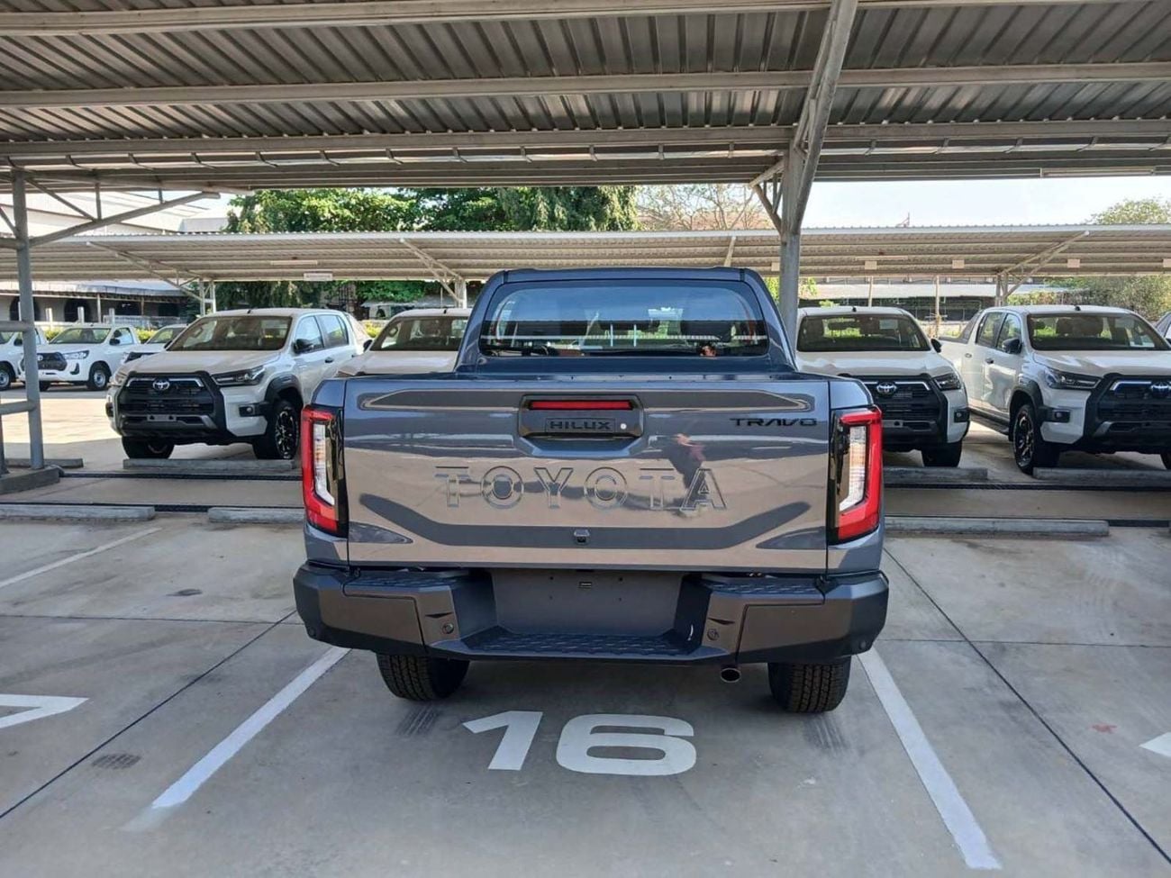 تويوتا هيلوكس 2026 TOYOTA HILUX DCAB TRAVO 4TREX 2.8L DIESEL BRAND NEW 0KM