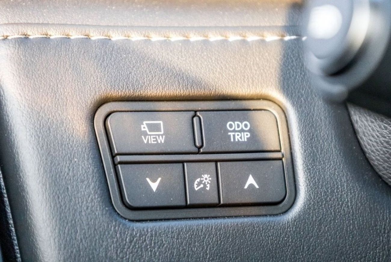 لكزس LX 600 سيجناتشر