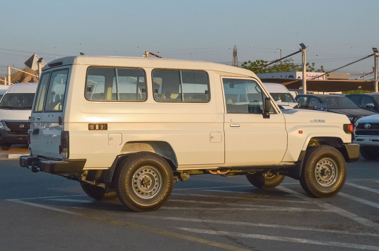 تويوتا لاند كروزر 70 TOYOTA LAND CRUISER 78 4.0L 4WD MT 3DOOR SUV 2025