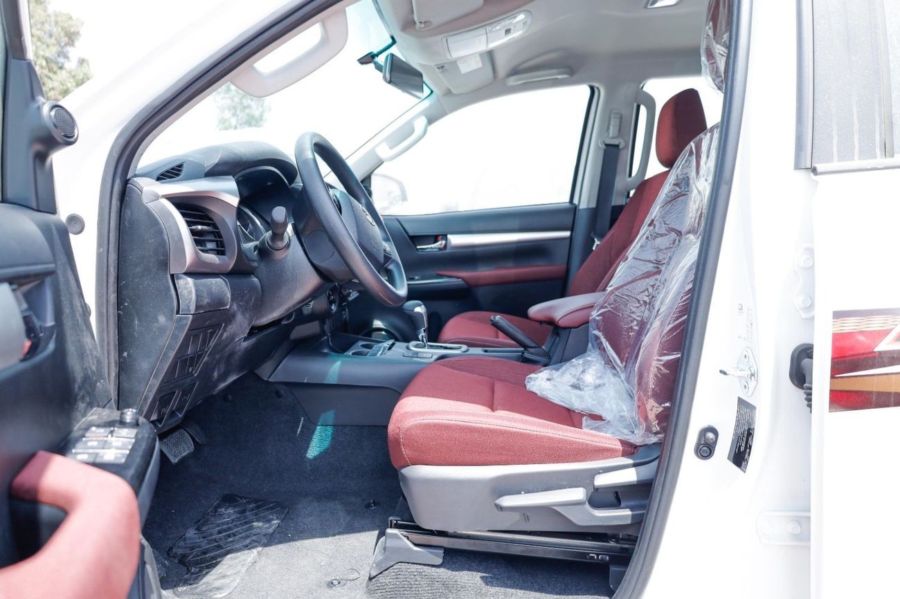 Toyota Hilux HILUX SR5 2.7L  AT  WITH PUSH START 2025/2025