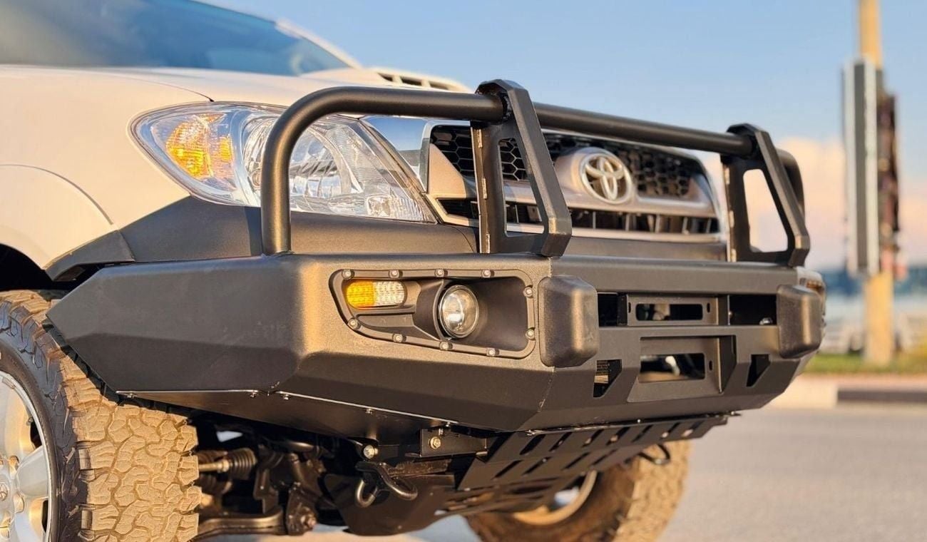 Toyota Hilux AFTER MARKET CANOPY WITH ROOF RACK | RHD | 2011 | 3.0L DIESEL ENGINE | MT | SUNROOF | 4WD