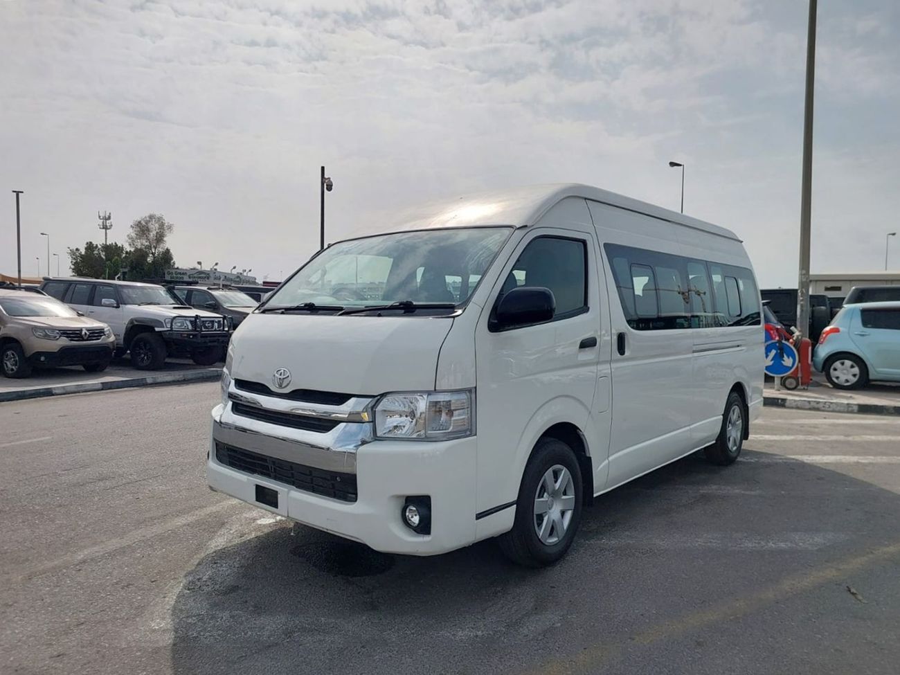 تويوتا هاياس (RAMADAN OFFER) TOYOTA HIACE COMMUTER VAN RHD 2018 MODEL 3.0 L DIESEL AUTOMATIC(PM21528)