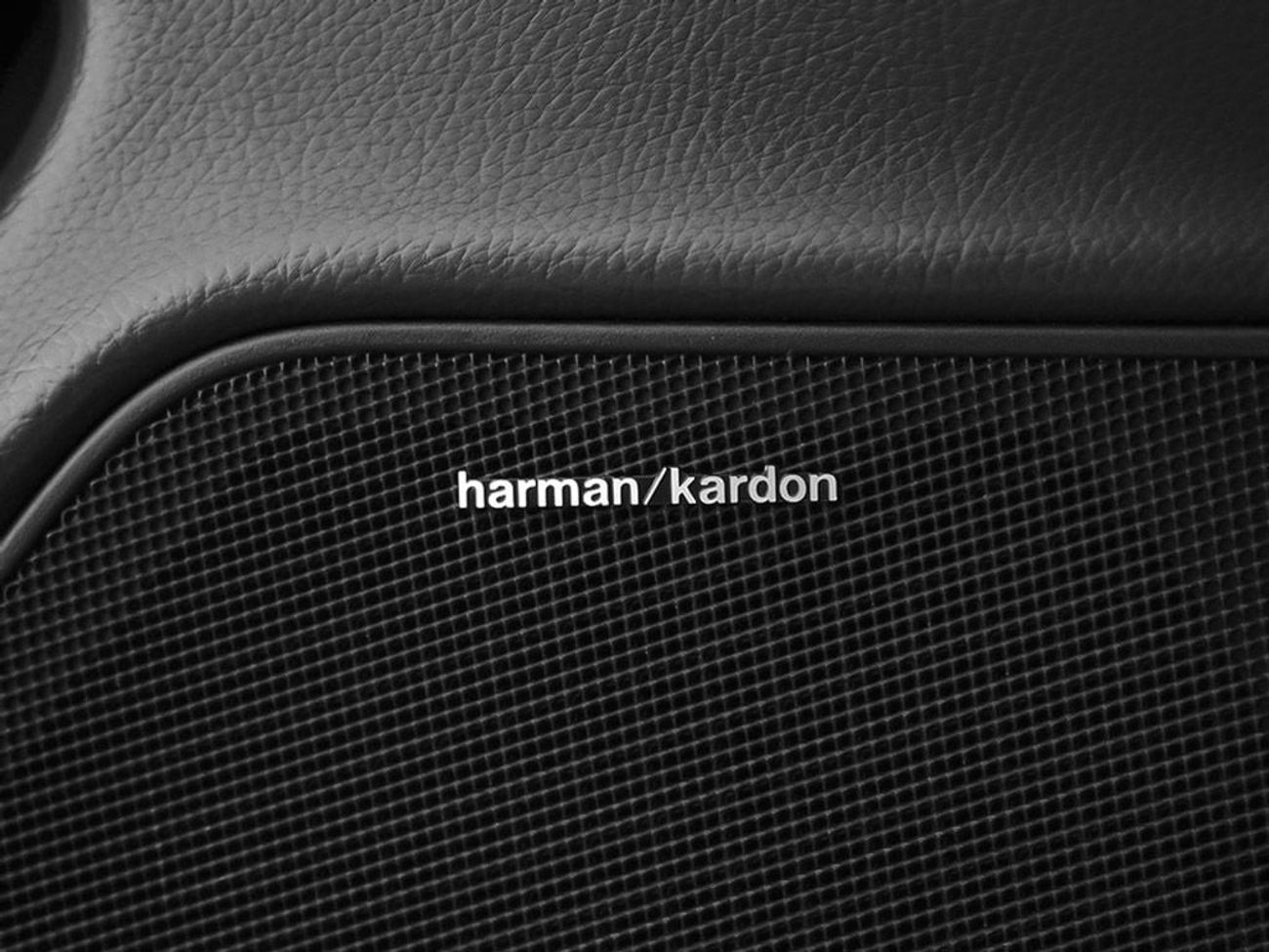 مرسيدس بنز C 63 AMG Std 6.2L 2013 Mercedes Benz C63 – P31 Performance Package / Original Paint