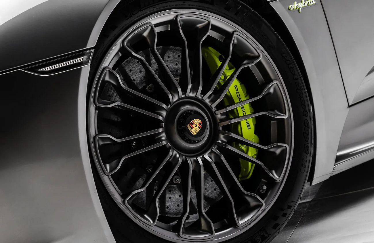 Porsche 918 Spyder 4.6L V8 N/A Engine + eMotor