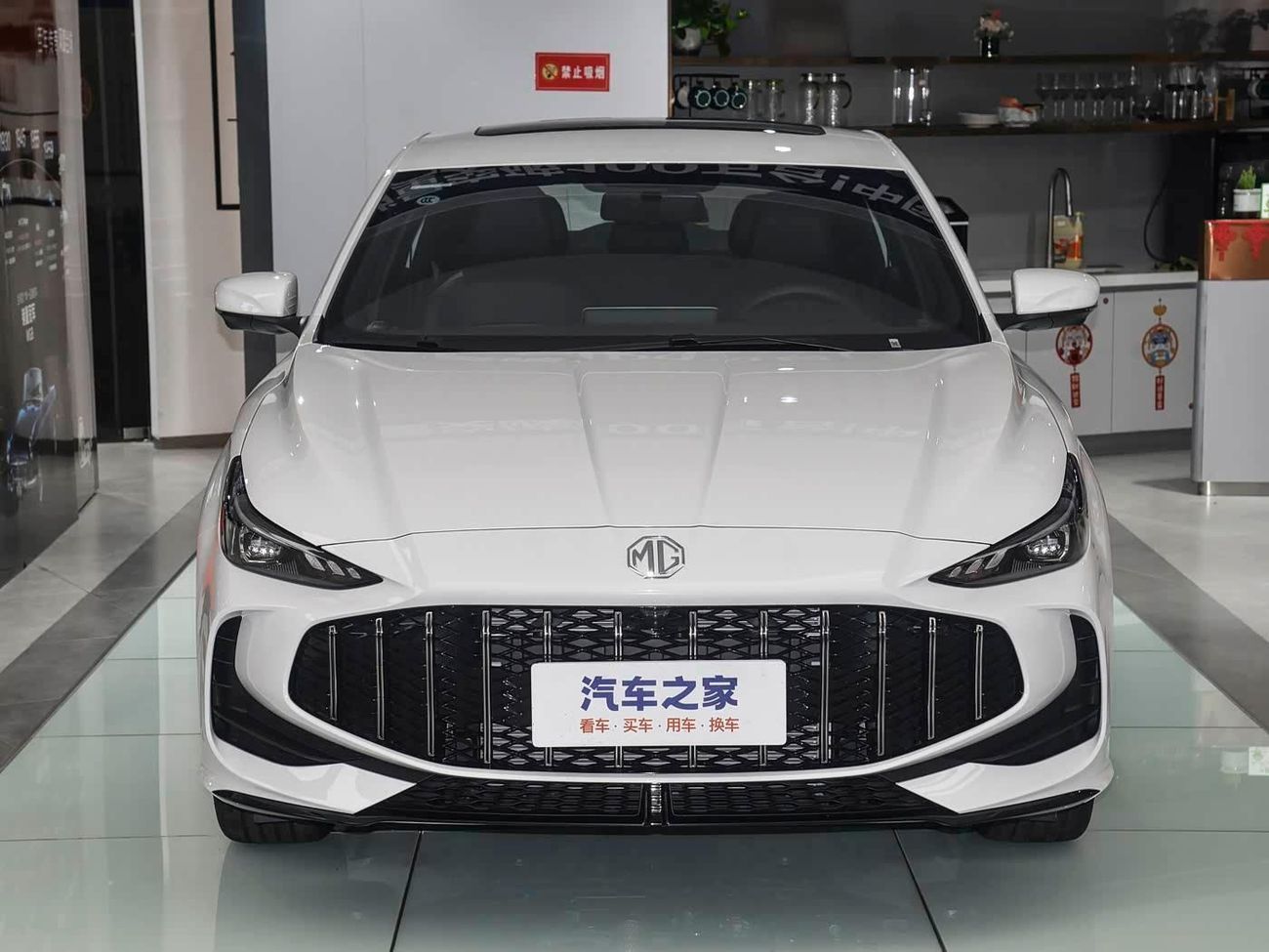 أم جي 5 MG 5  luxury 1.5 129HP AUTOMATIC 2025