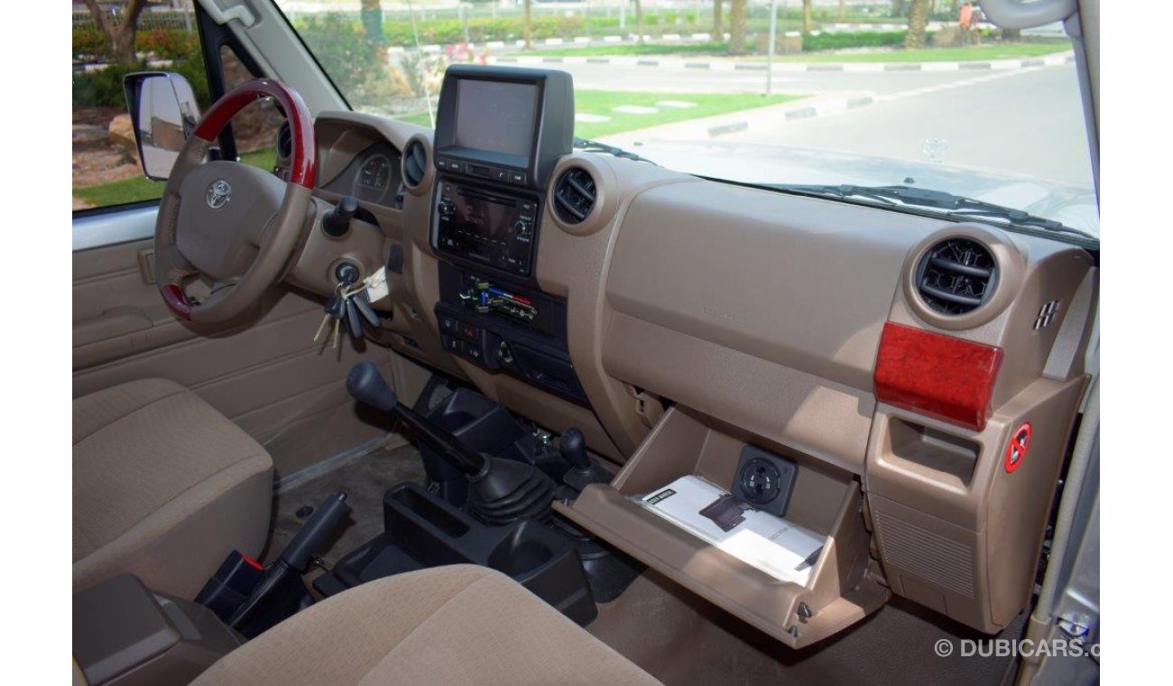 Toyota Land Cruiser Hardtop V6 4.0L Manual - Sahara Edition