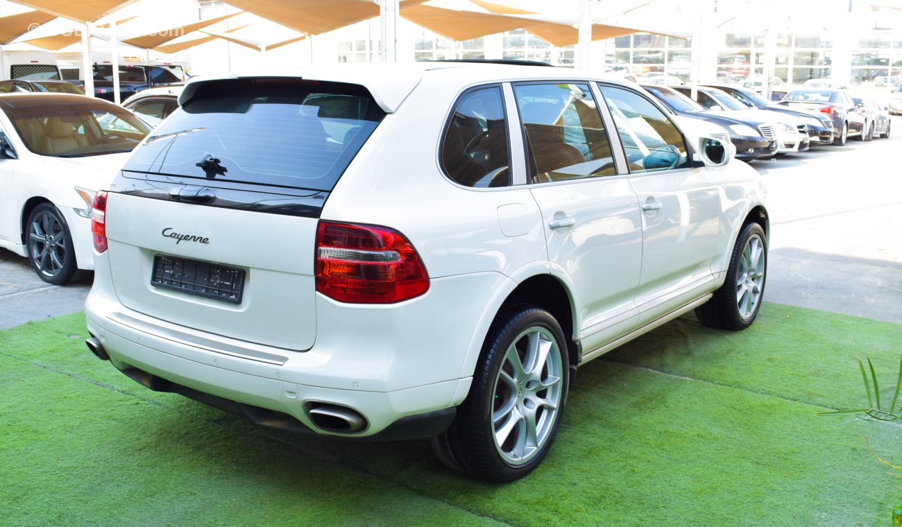 Porsche Cayenne 2010 Gulf white color inside saffron number one leather hatch sensors, alloy wheels, cruise control