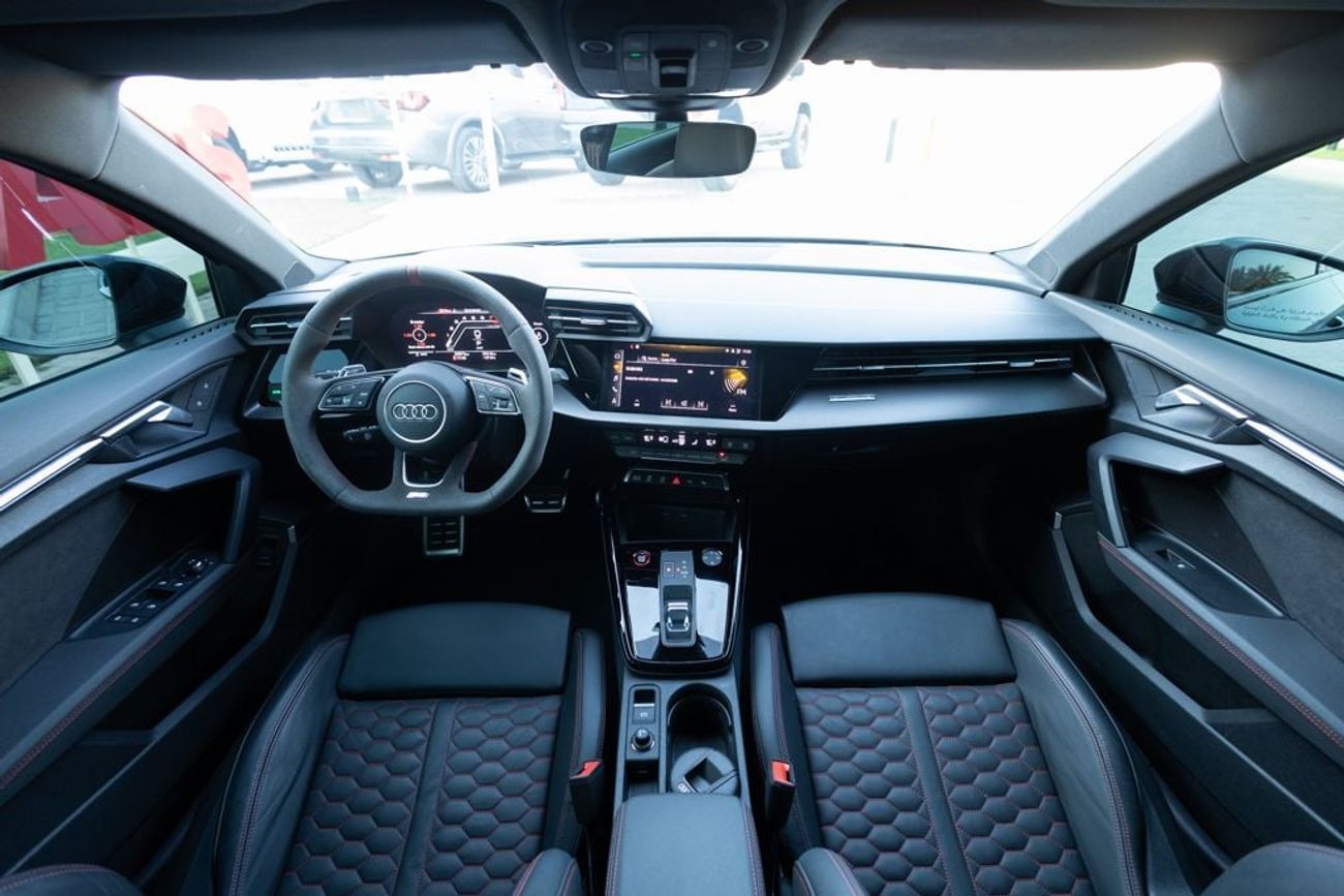 أودي RS3 TFSI quattro 2.5L Sportback