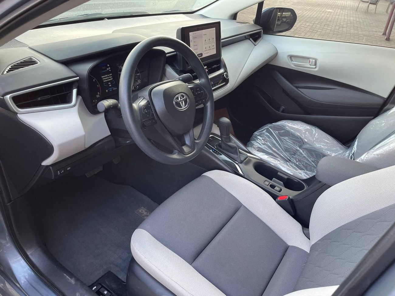 Toyota Corolla SE 2.0L LE / 2.0L V4 / LOW MILAGE / RADAR / ROAD ASSIST / BLIND SPOT / IN PERFECT CONDITION