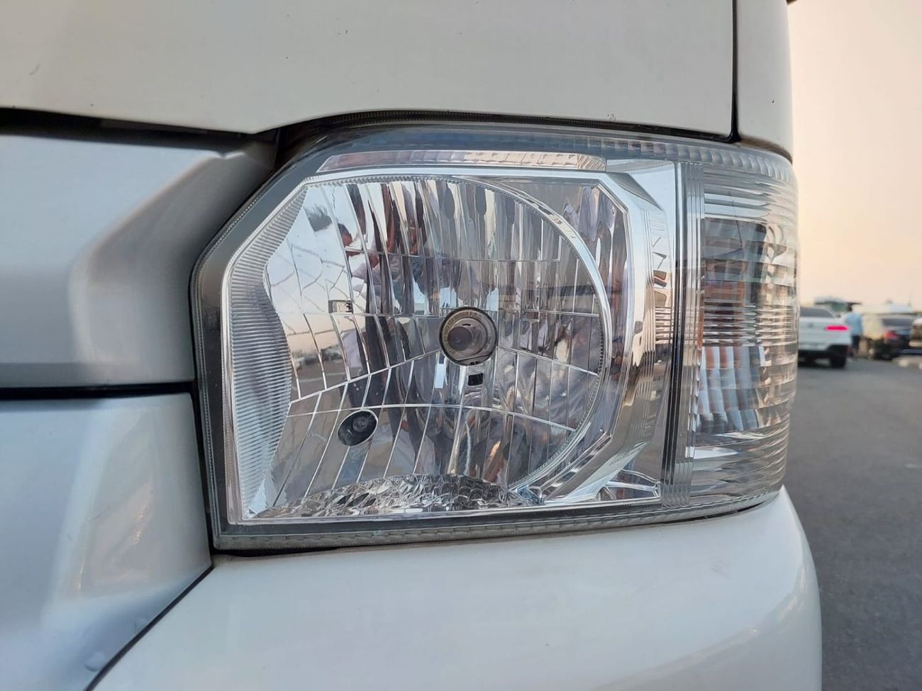 Toyota Hiace TOYOTA HIACE COMMUTER VAN RHD 2015 MODEL 3.0 L DIESEL AUTOMATIC(PM26406)