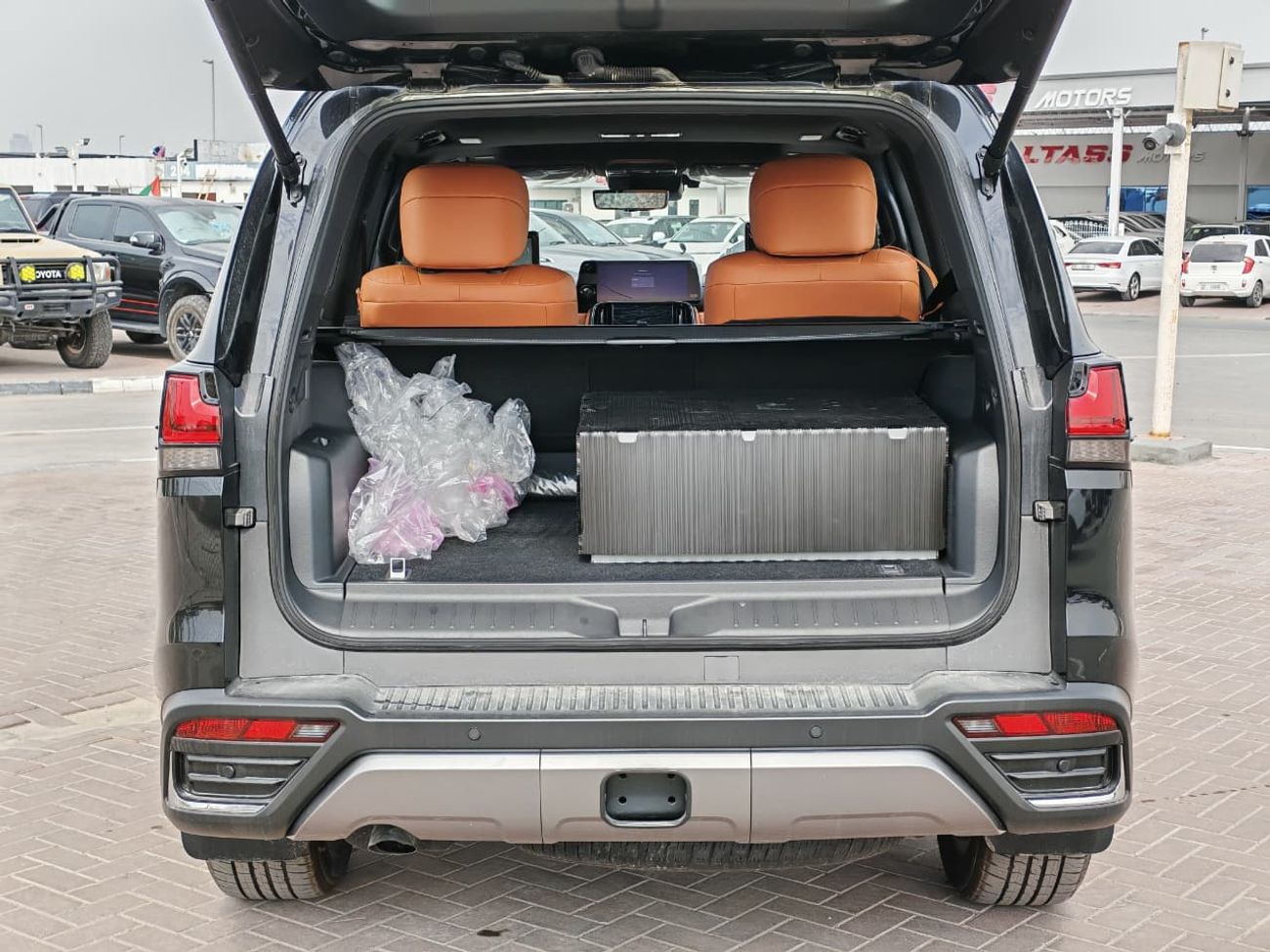 Lexus LX 700h 2026 Lexus LX700h VIP HEV (4-Seater) 3.5L V6 Twin-Turbo Hybrid A/T 4WD Export Only