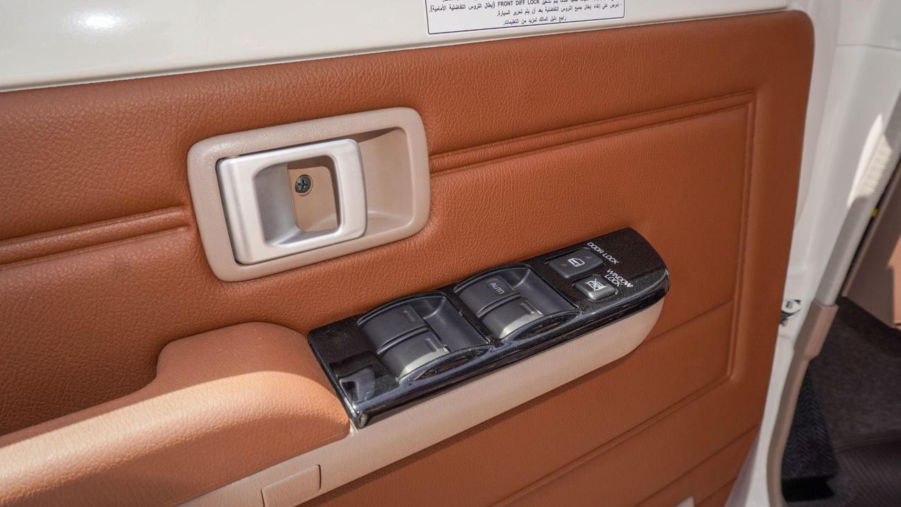 تويوتا لاند كروزر 70 LX 4.0 L V6