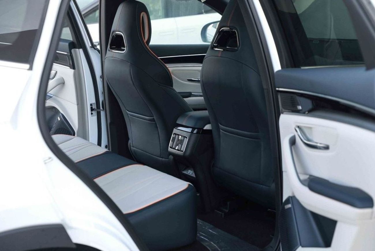 بي واي دي سونغ بلس 2024 BYD SONG PLUS HONOR CHAMPION FLAGSHIP - WHITE inside GREY & BLUE | Export Only