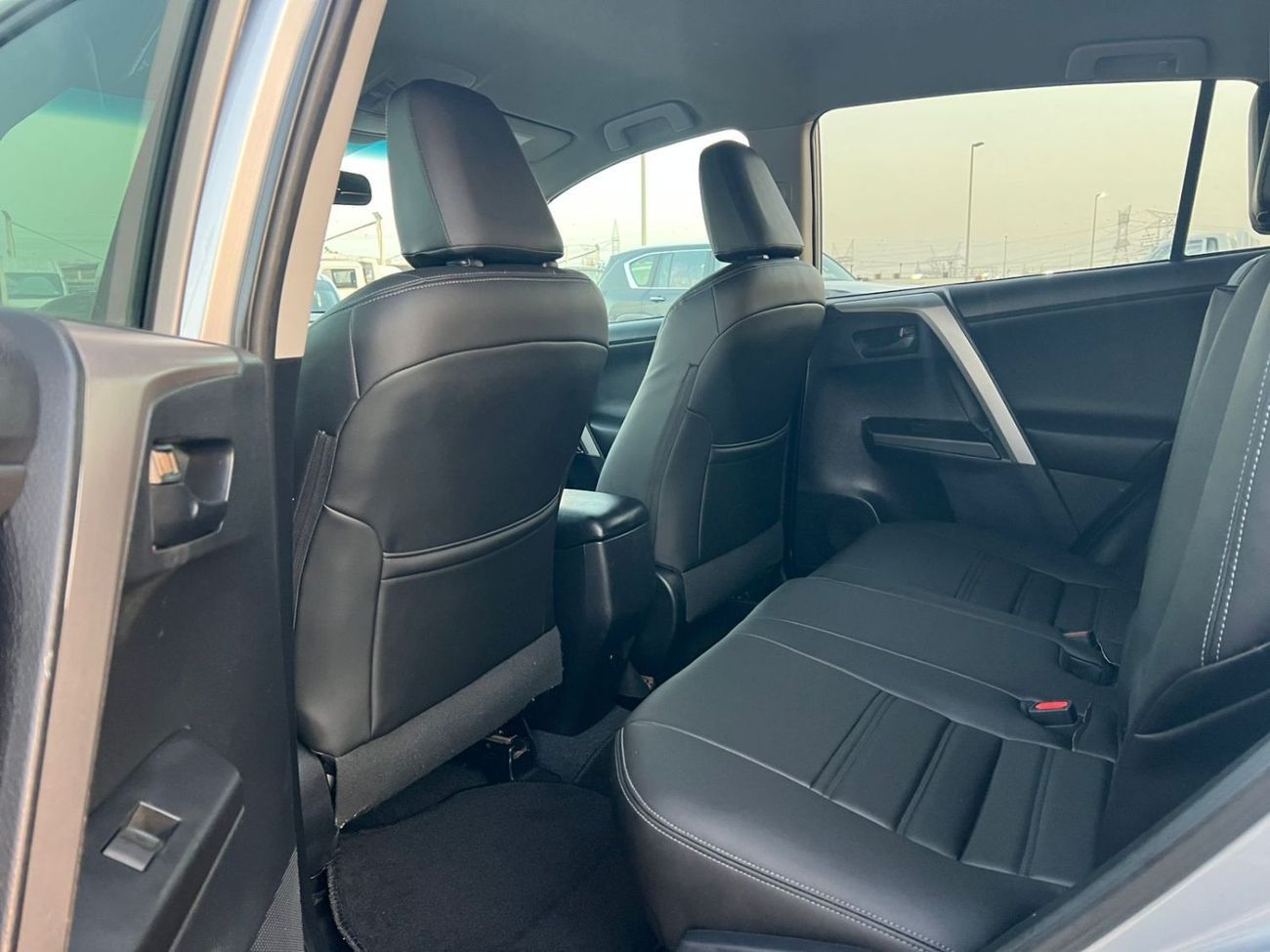 تويوتا راف ٤ 2017 Toyota Rav4 LE 2.5L V4 Mid Option - 4x4 AWD - Leather Seats -