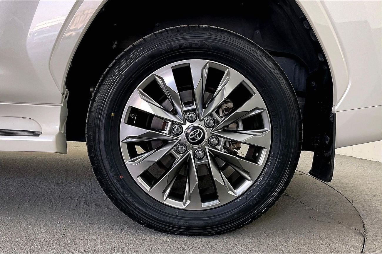 Toyota Land Cruiser GXR | National Day Celebration | Guaranteed Warranty | 0 Down Payment