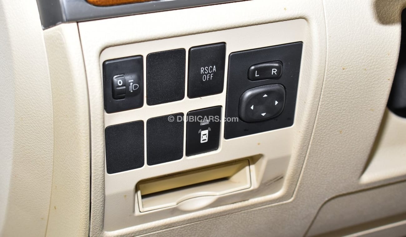 Toyota Land Cruiser GXR V8