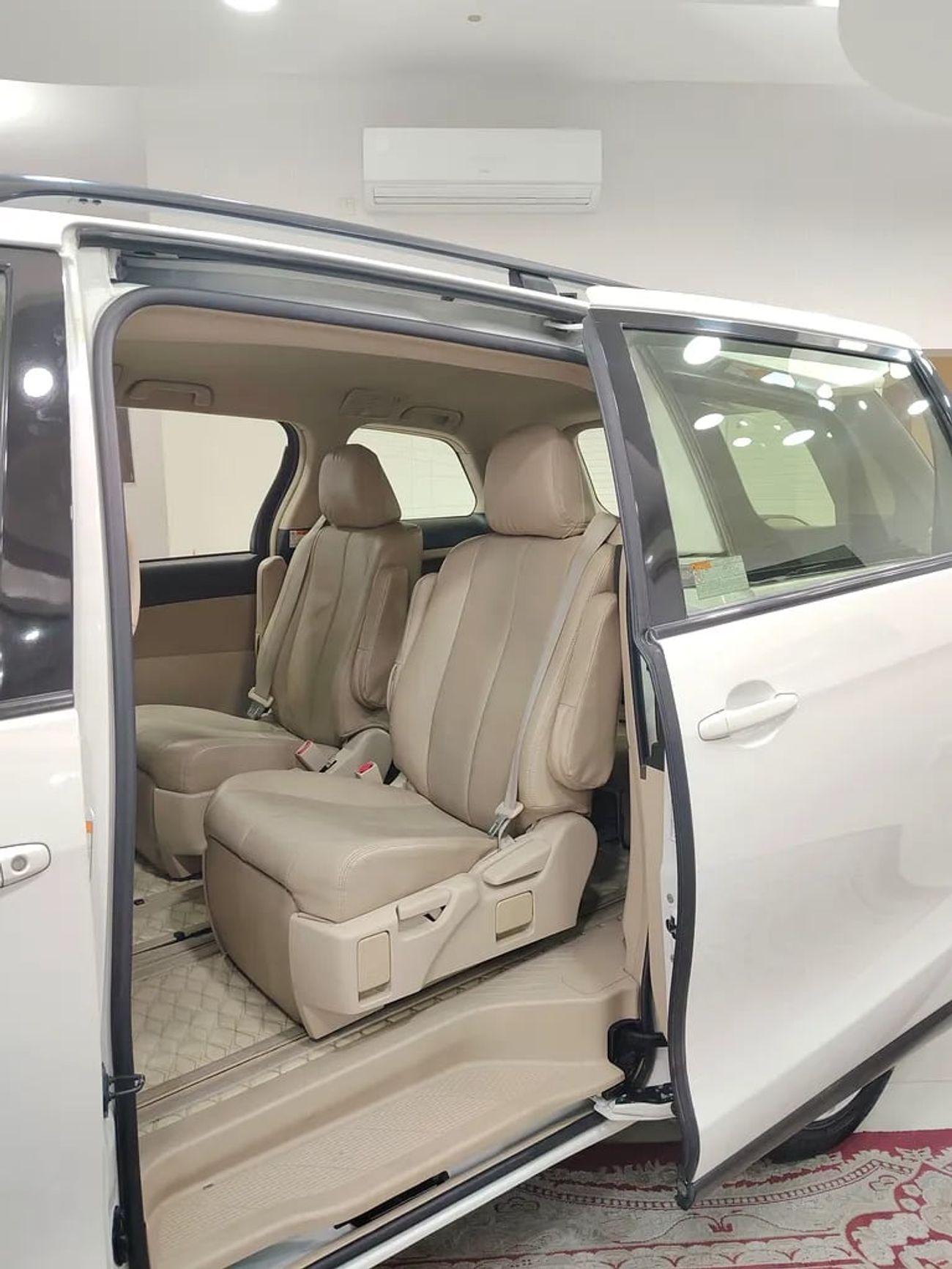 Toyota Previa SE 2.4L SE Full option GCC