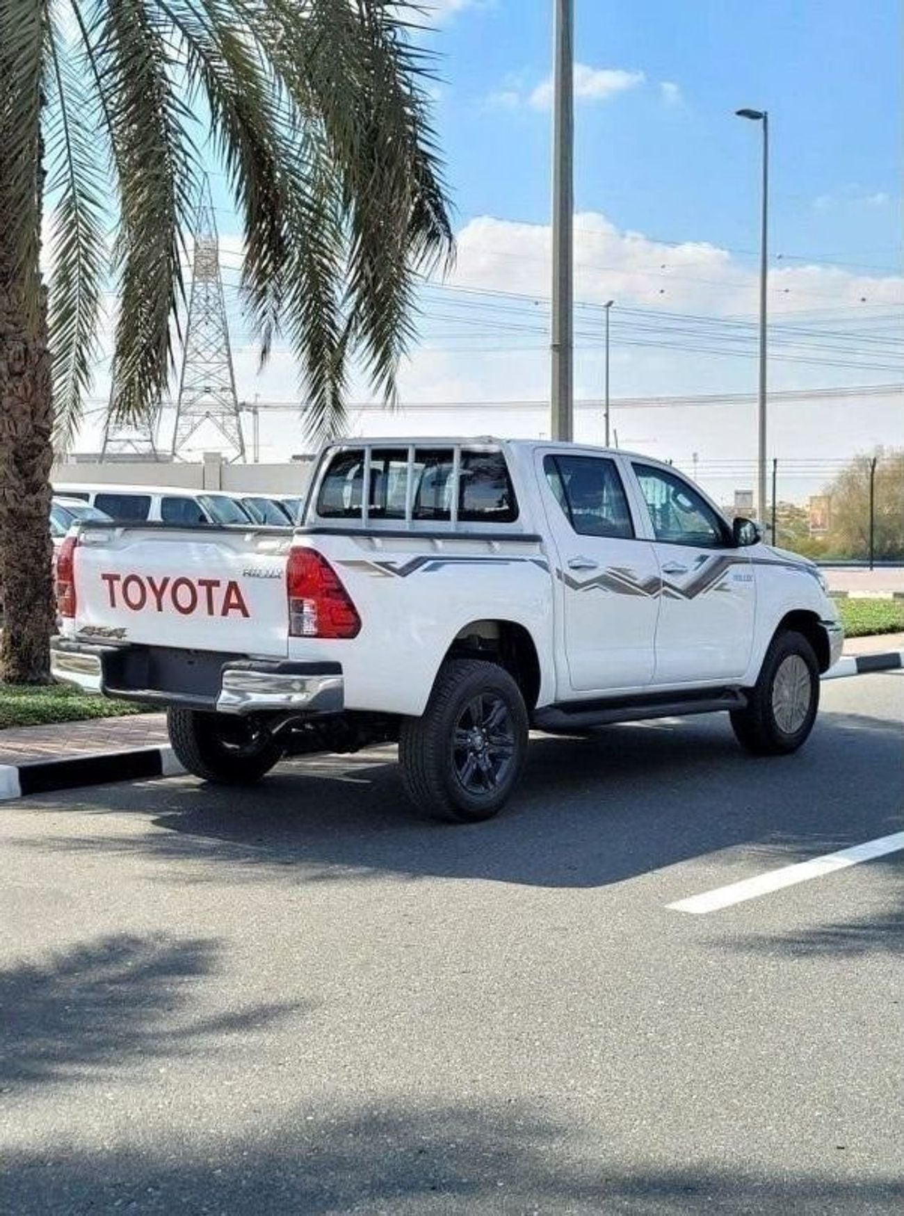 تويوتا هيلوكس GLX Toyota Hilux 2.7L Petrol Automatic Mid Option 2025
