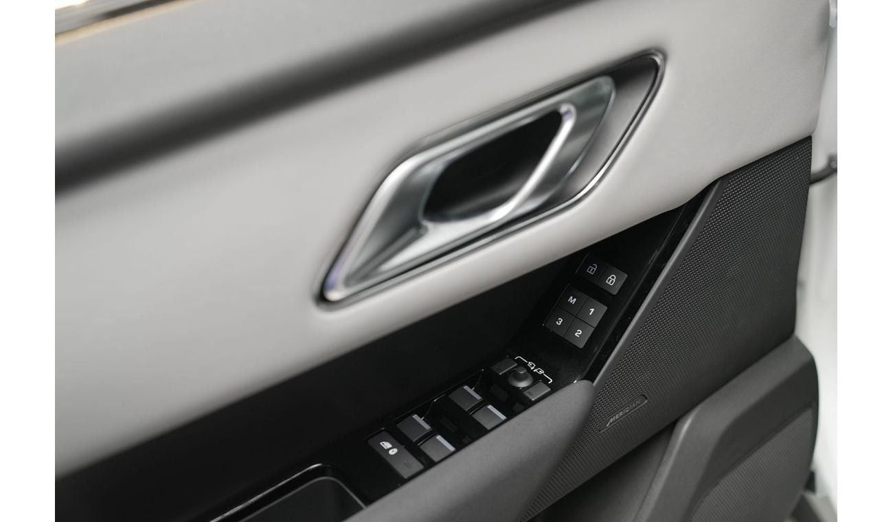 Land Rover Range Rover Velar RANGE ROVER VELAR 2.0L DYNAMIC SE 250PS + 10% FOR LOCAL