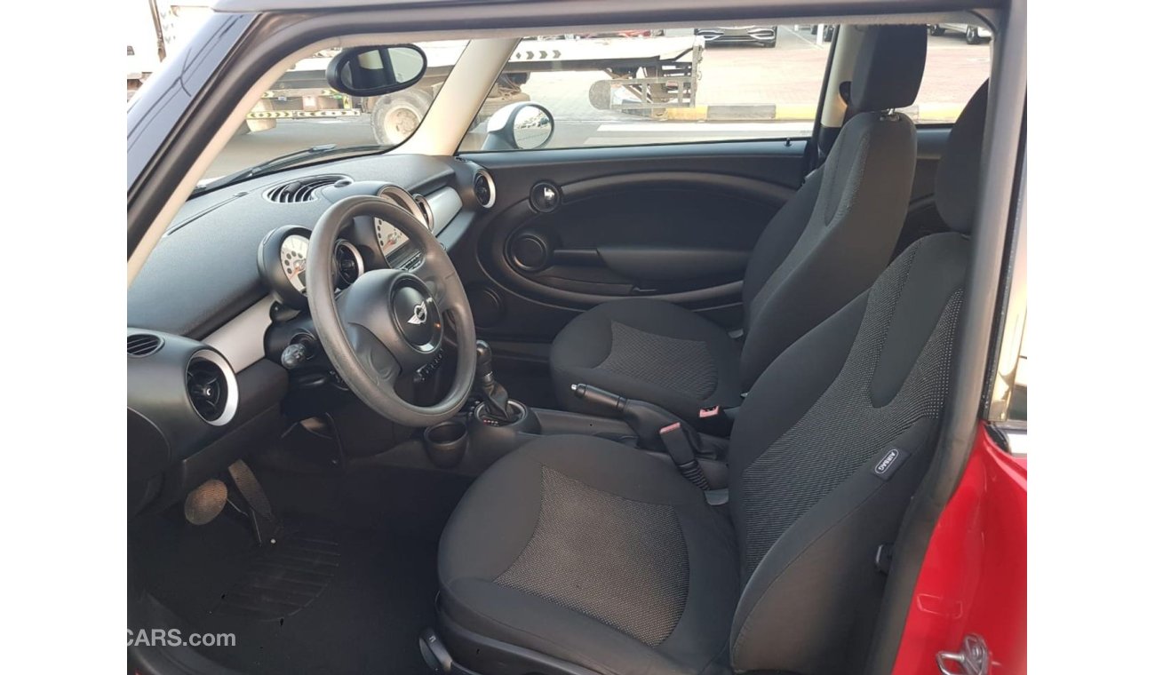 Mini Cooper 2013 GCC car prefect condition one owner 2keys full service in agency low mileage