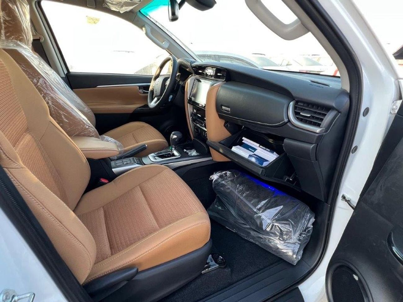 Toyota Fortuner 2.8L DIESEL A/T PADDLE SHIFT + RADAR GCC 2024 MODEL