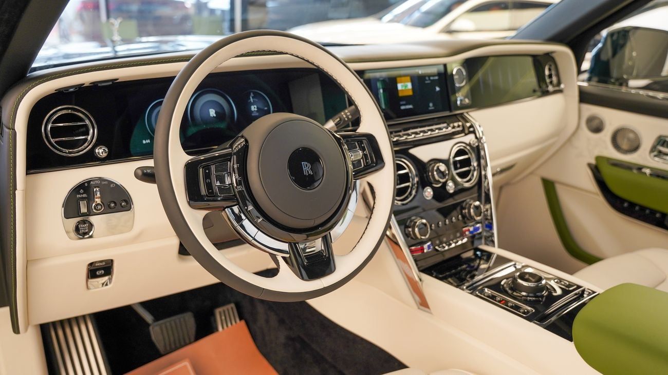 Rolls Royce Cullinan STD Rolls Royce Cullinan - Silver Badge - 2026