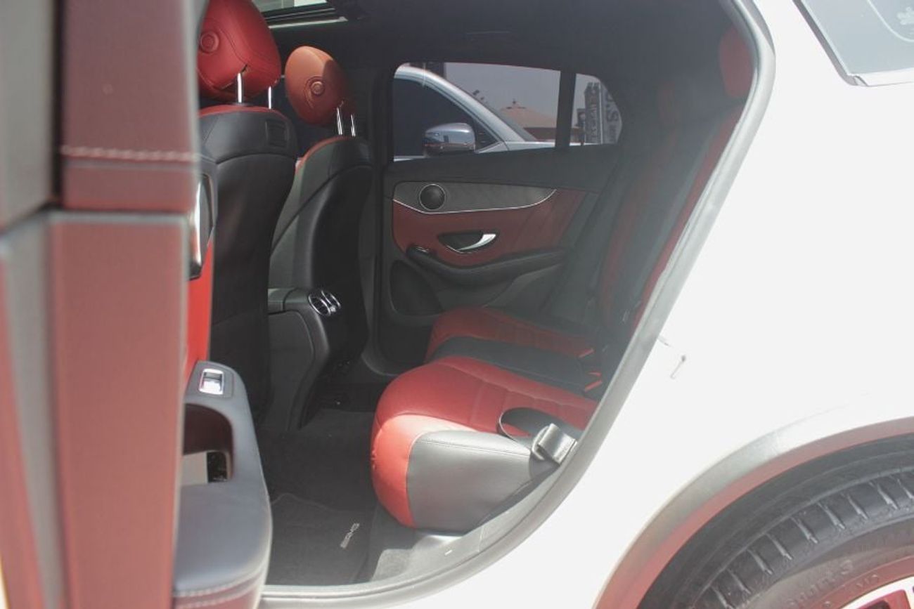 مرسيدس بنز GLC 250 4MATIC 2.0L